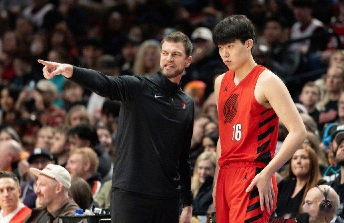 开拓者球迷因杨瀚森不上场退季票波特兰本地博主、网红“珠之窝”透露，因为杨瀚森被