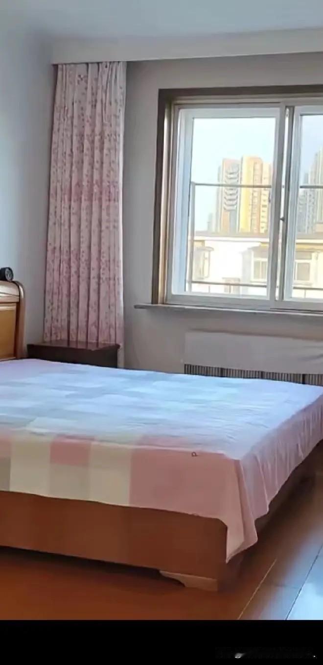 说真的，人爱干净是好事，但真不能太过头了！我有个同事才52岁，洁癖严重到让人佩服