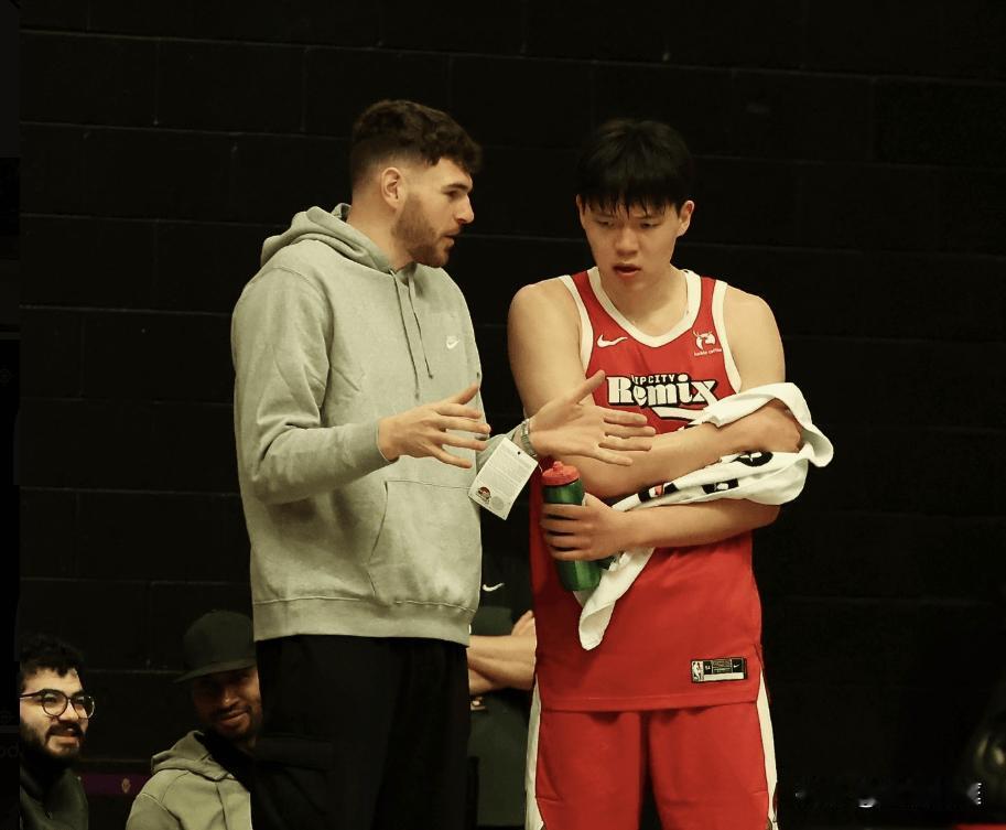 如果是在NBA拿到这样的数据就完美了！今天早上杨瀚森在发展联盟打比赛，全场11中