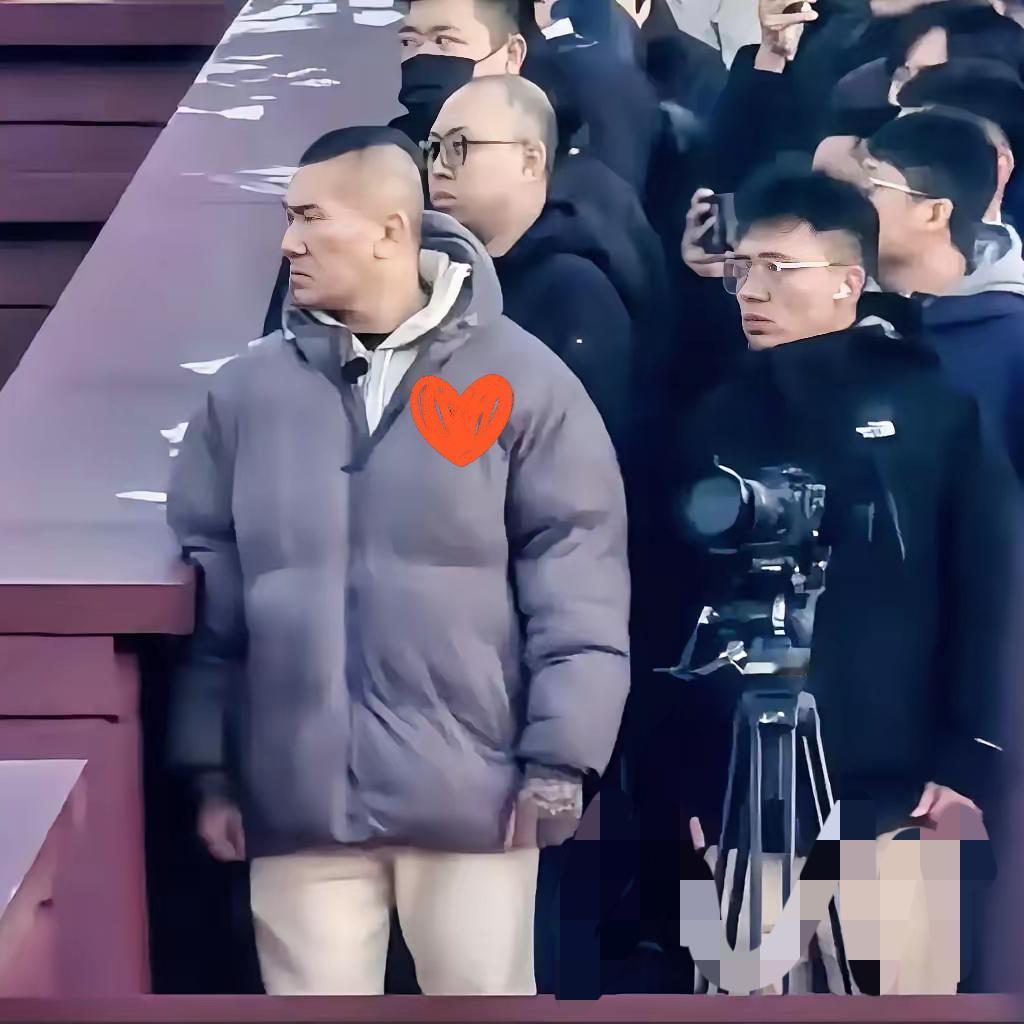 我敢说，没人能抵得住北京天安门升国旗的魅力！馆长陈之汉也一样，今早北京不少人都看