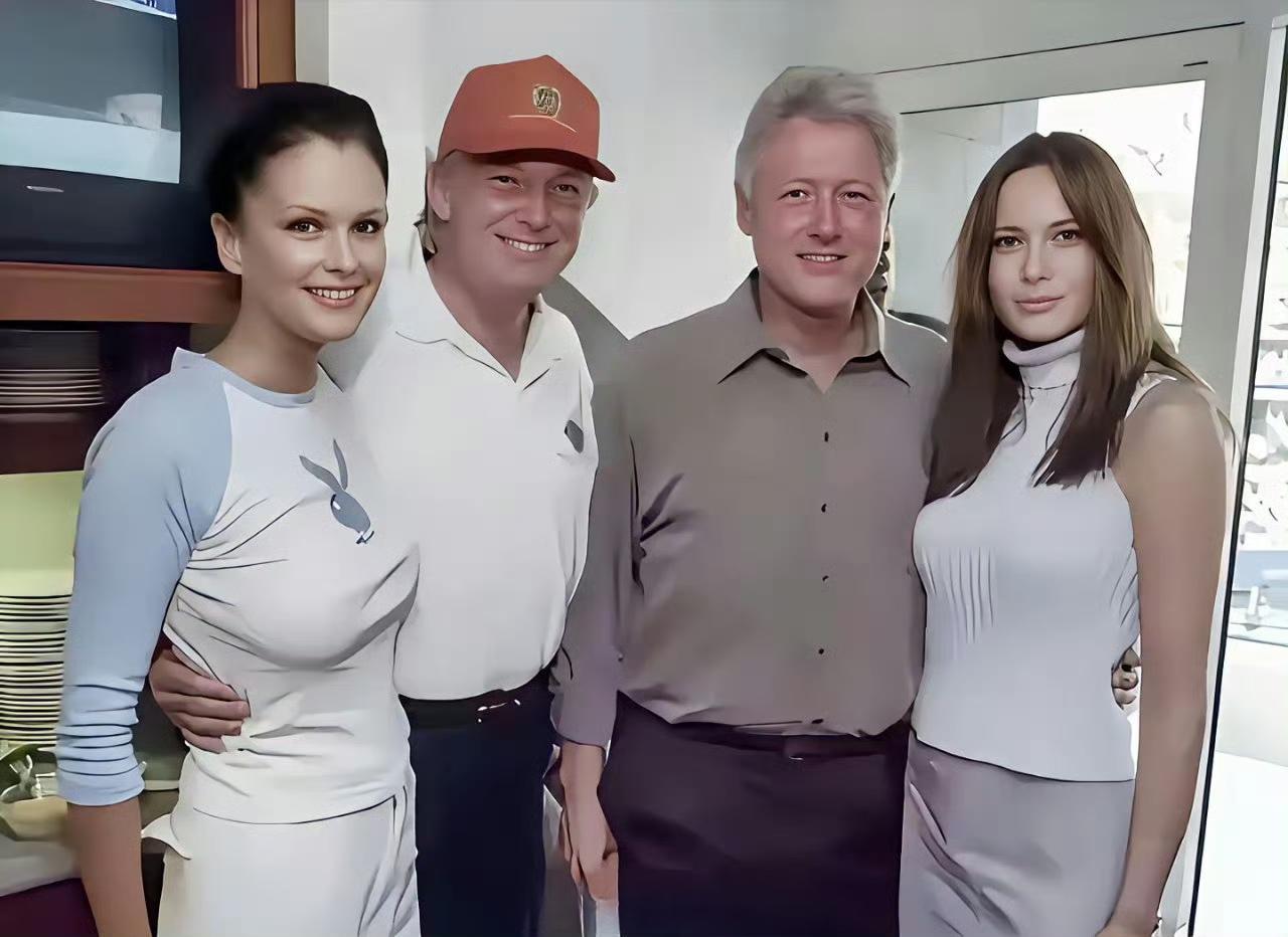 昨天爆出的惊天炸雷：特朗普和克林顿！美国人对这个八卦的热度，远超中国人对洪承畴大