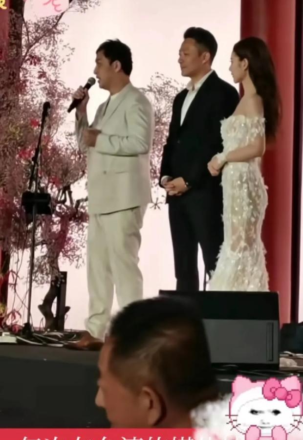 李进良在汪小菲婚礼上差点爆出敏感话题，被汪小菲紧急打断，这操作属实让人捏把汗。台