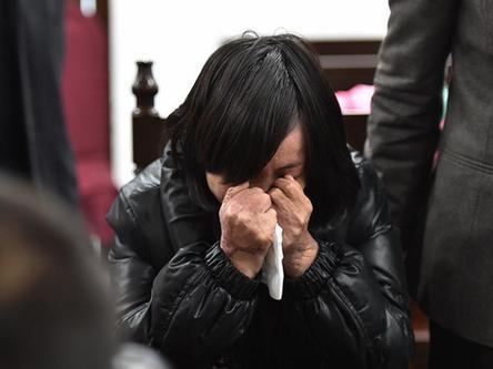 八岁男孩查出肠癌晚期四月后离世, 医生说: 无知家长害了他!