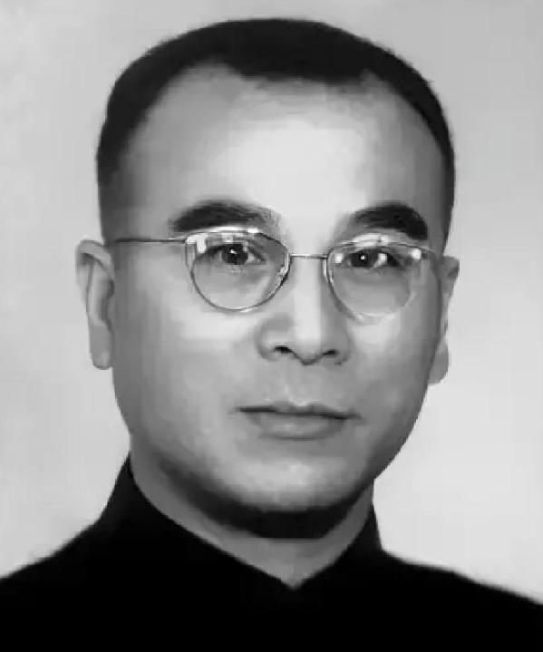 1949年，渡江战役前，国民党检察官杨兆龙四处奔走求情，终于在渡江战役前7天，从