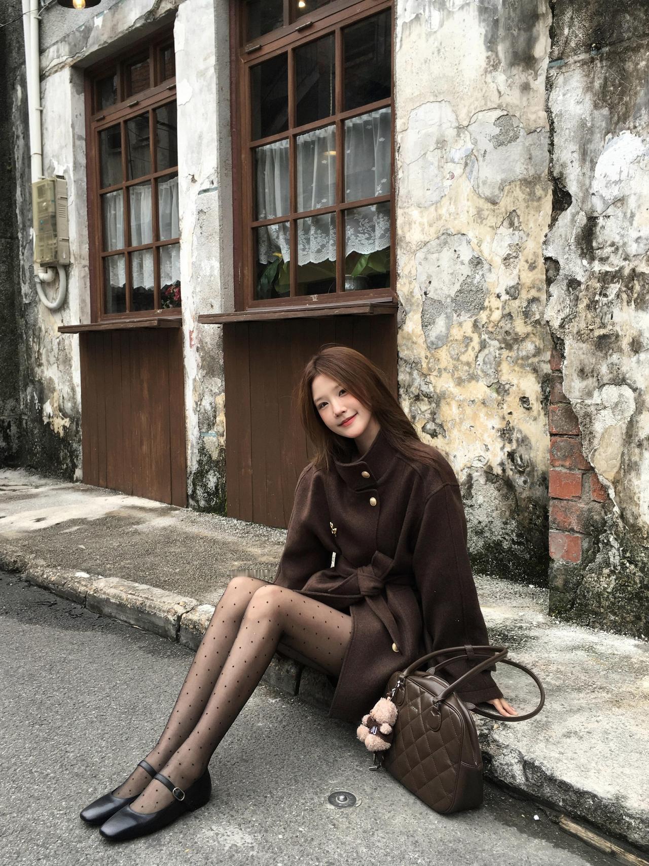 大长腿+波点黑丝的魅力~