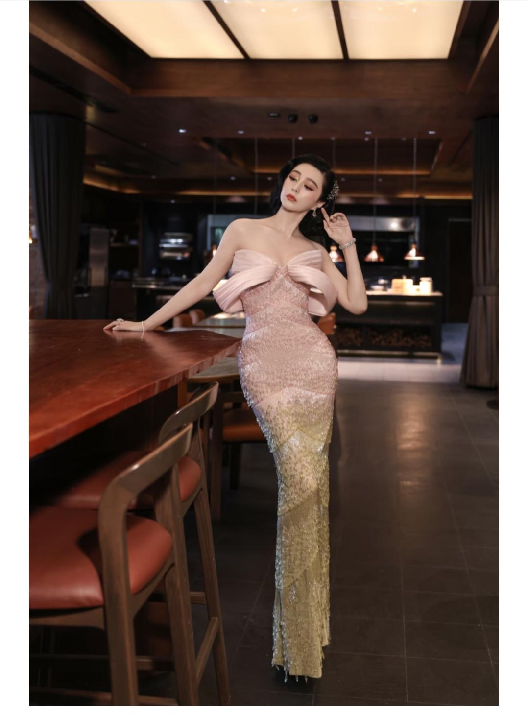 她就像行走的艺术雕塑，太美了！