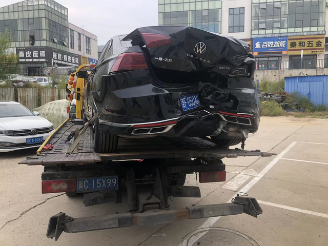 2023款迈腾高速直接撞趴窝出事故一个多月了，两家保险一块商量给我走全损，至今