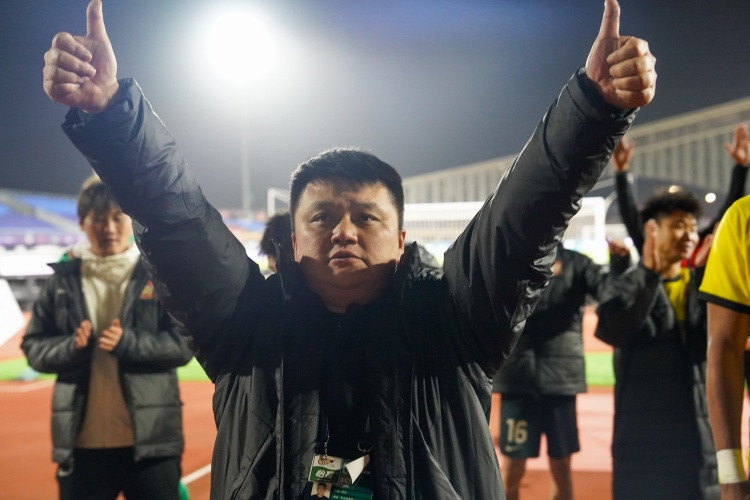 鲁媒: 西海岸投资人考察拉玛西亚青训营, 与当地青训专家交流