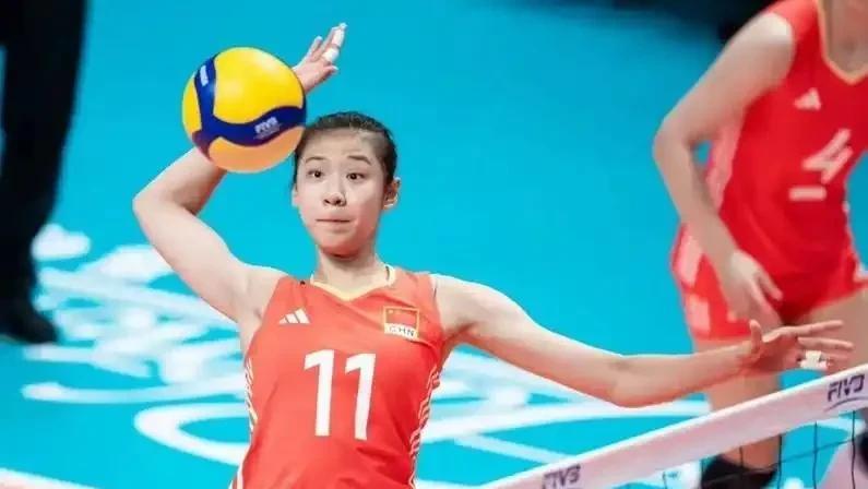 换掉三人中国女排会更强年轻的中国女排在2025年世界女排联赛中整体表现不错，已