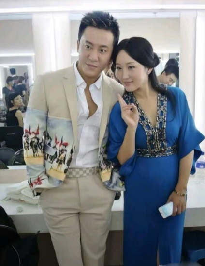 毛宁和杨钰莹，多年后又合照了。​​​