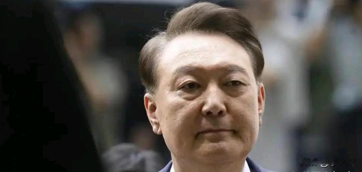 尹锡悦这操作也太离谱了吧?为了掩盖上班迟到，居然偷偷修秘密通道!一个月能迟到