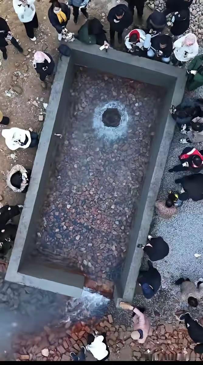 河南郑州贾鲁河泉水复涌，为何会引起如此大的轰动？这条河干涸了三十年，如今泉水复