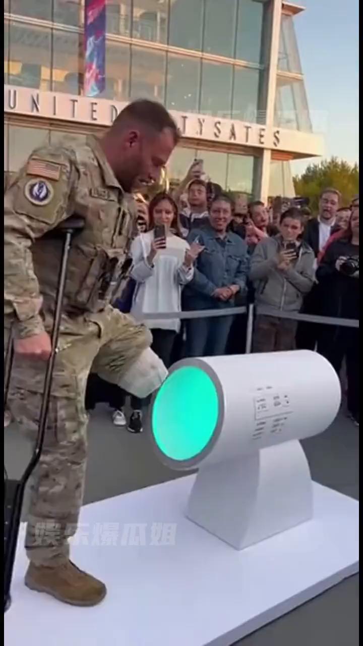 再科幻的技术，只要走进中国就会自动接上地气。昨天才看到广交会，瘫痪老外穿上外骨骼