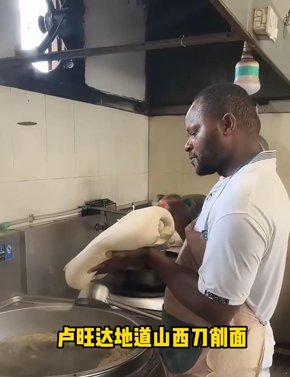 卢旺达抄的太全面了。你以为抄作业，只是抄了军事。实际是抄了所有。包括美食，包括歌