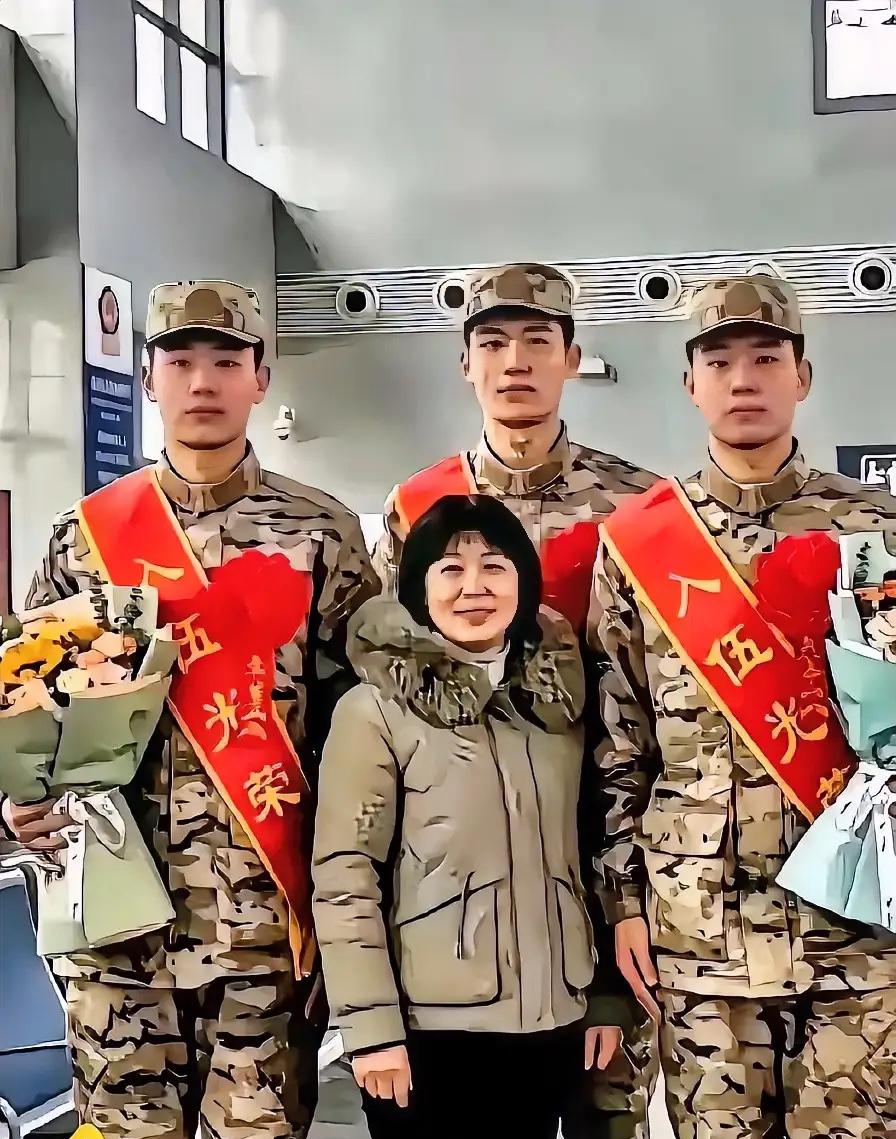 山东临沂沂南的张大姐今年59岁，二十一年前顶着38岁高龄生下三胞胎。男人走得早，