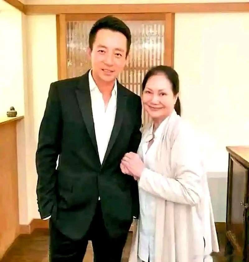 汪小菲终于开窍了。拒绝见面就是最好的回应。黄春梅放低姿态约谈前女婿明眼人都懂冲着