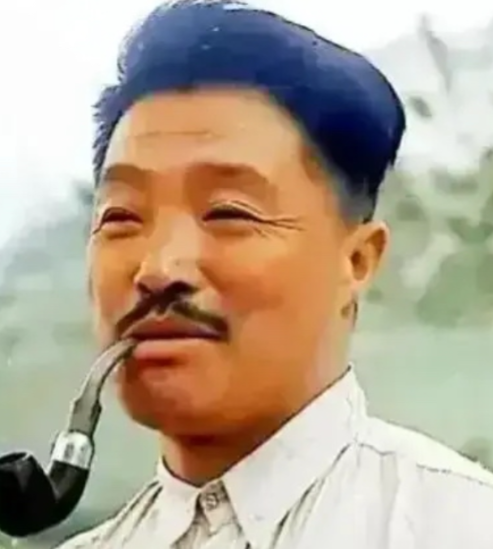 1947年7月23日，小河会议结束后，毛主席突然找到贺龙，神色凝重地说：“有句话