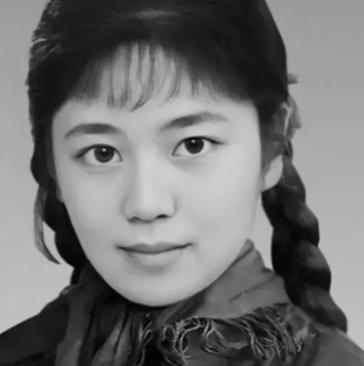 1977年，32岁女知青刘琦放弃返城，嫁给一位农民。新婚夜，她对丈夫说："为