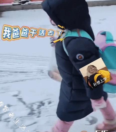 黑龙江，一名女子送完孩子去幼儿园，不料回来的路上，看到一个小女孩，没有家长陪同独