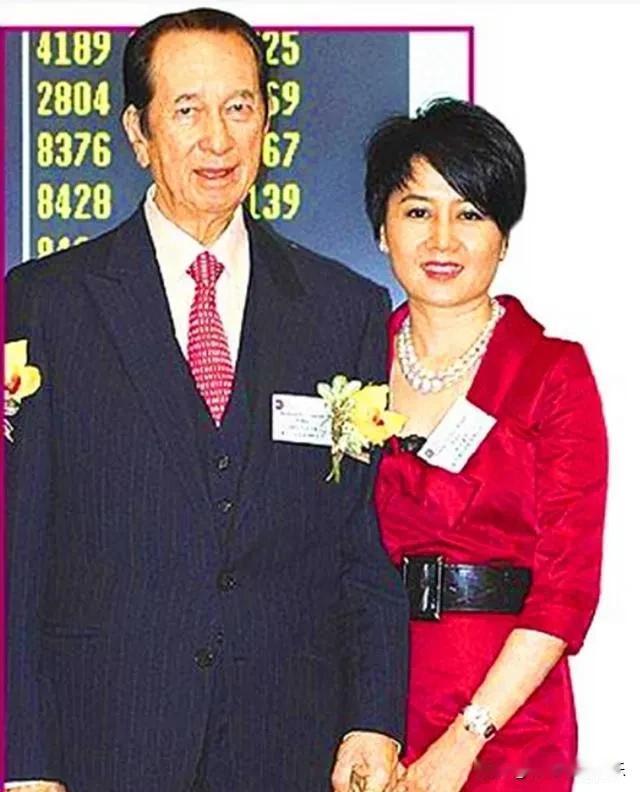 赌王何鸿淼本来只是打算和梁安琪玩玩而已，毕竟她只是个厂妹出身，配不上赌王的身份，