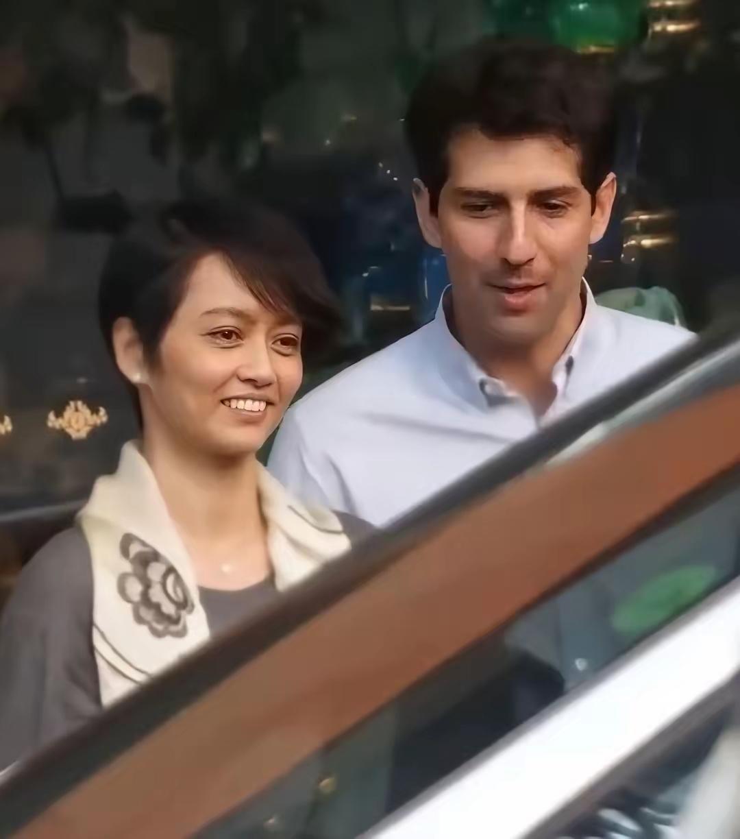 梁咏琪的老公太帅了，看看柴咏琪的眼光，太有眼光了，找了一个英俊帅气的老公，颜值身