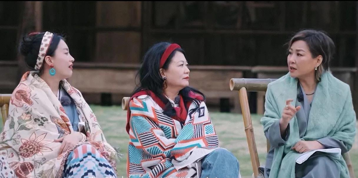 李静提了一个大胆的设想，自己与李嘉格交换人生剧本，自己去过李嘉格的人生，李