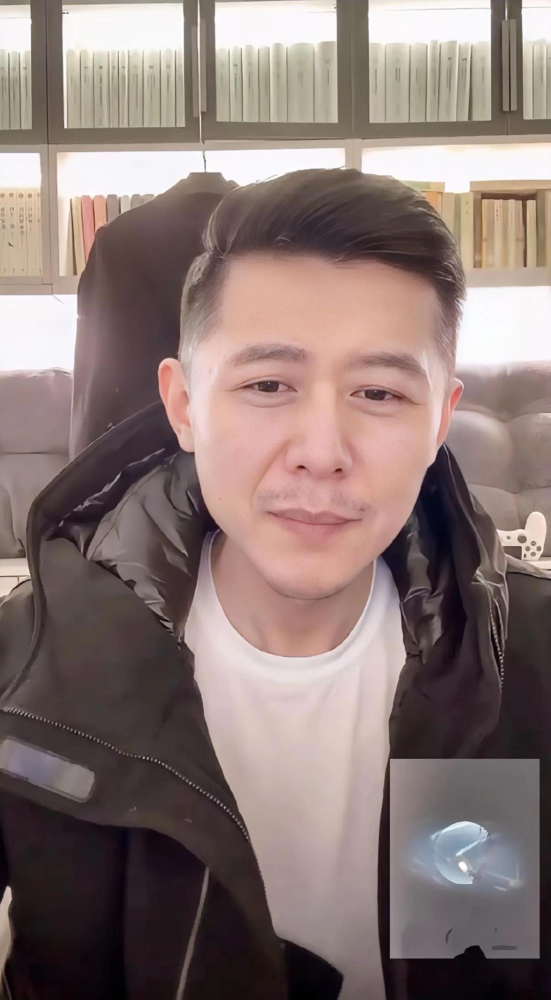 大冰直播间，一位母亲声音发颤：“俩儿子都没了，老伴也没了。就剩一间破屋和360