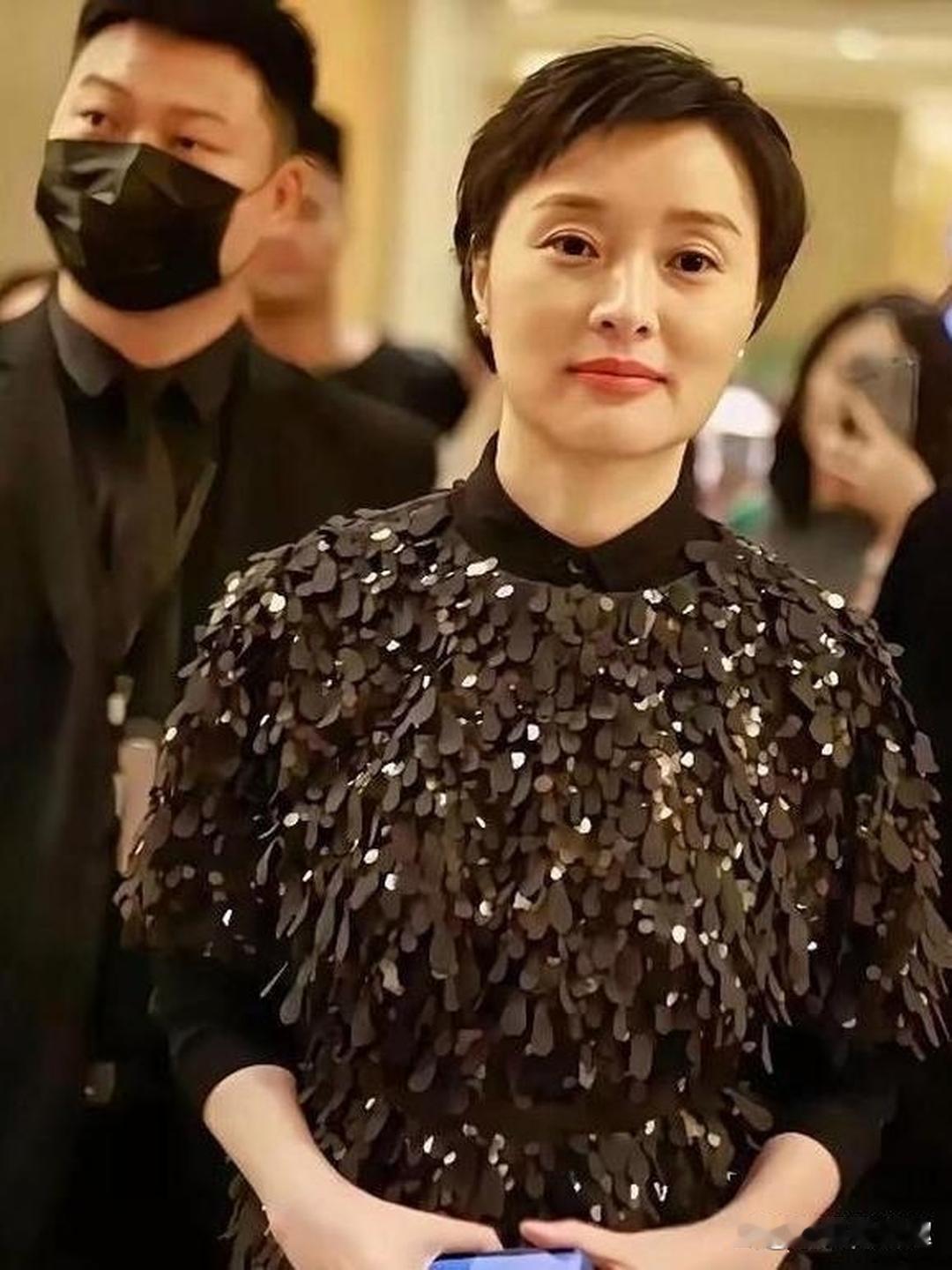 有人问53岁不婚不育的吴越，老了谁养你？她一句话怼回去：结婚没啥可骄傲，不结婚也