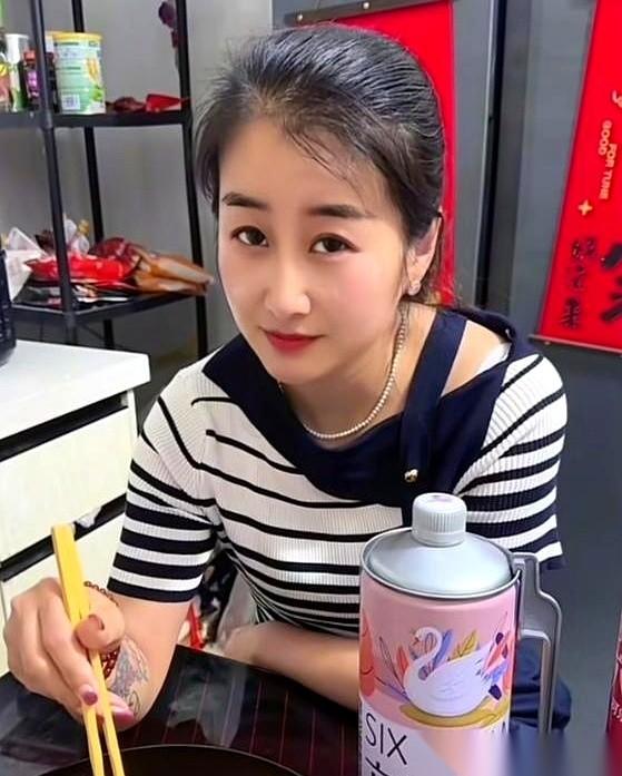 200块钱，一秒钟。就这一秒钟，直接试出了我们办公室最精明的人性！今天这出戏