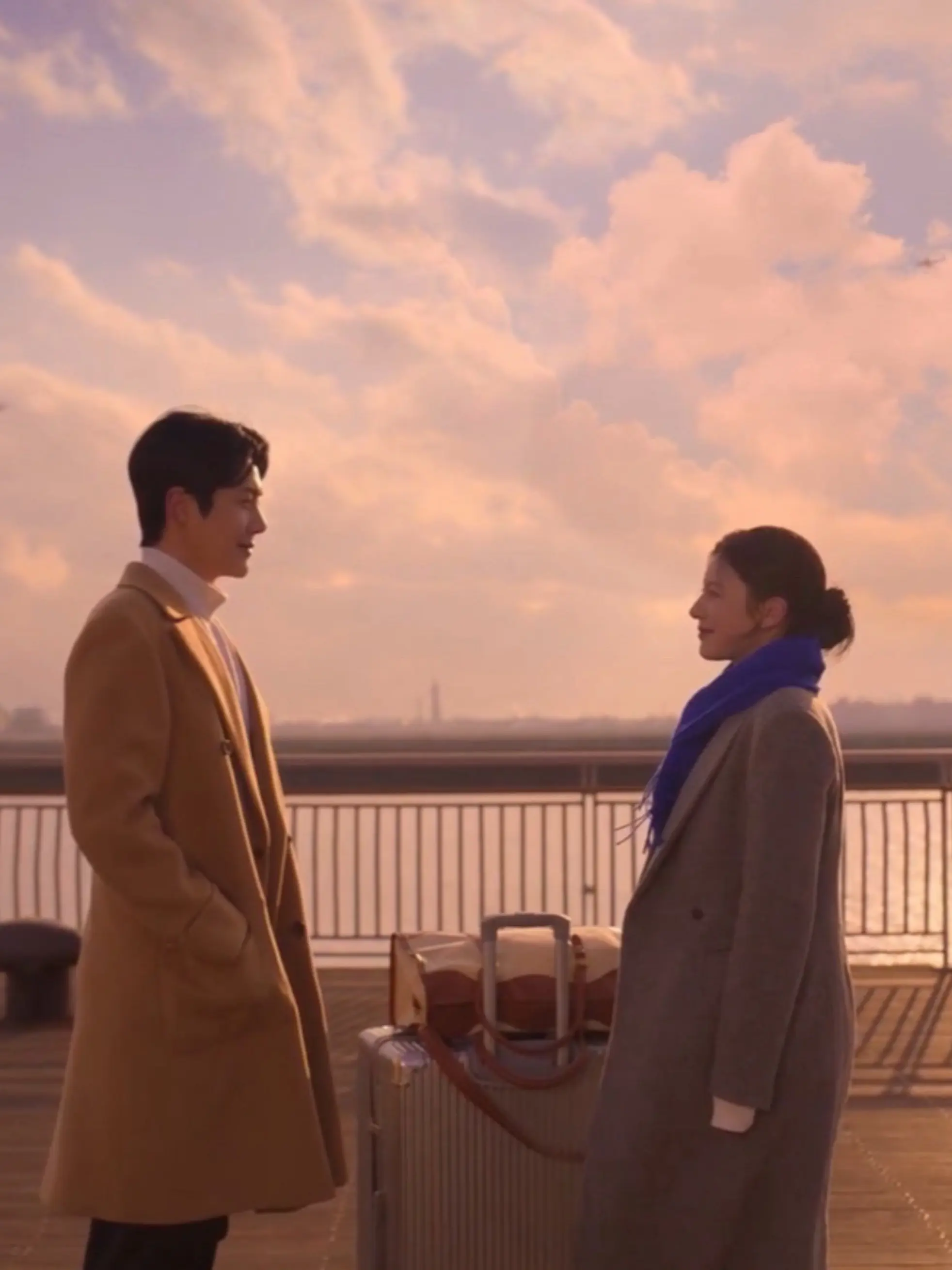 有多少人在车茂熙身上看到看到了拧巴得自己。好久没有看韩剧了，华丽的取景...