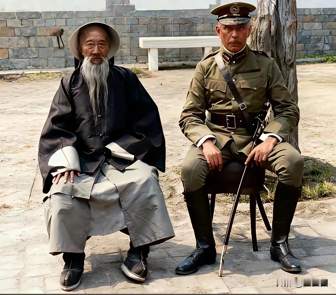 1903年5月，两江总督张之洞奉旨入京觐见途中，在保定府与英军军官的一张合影。