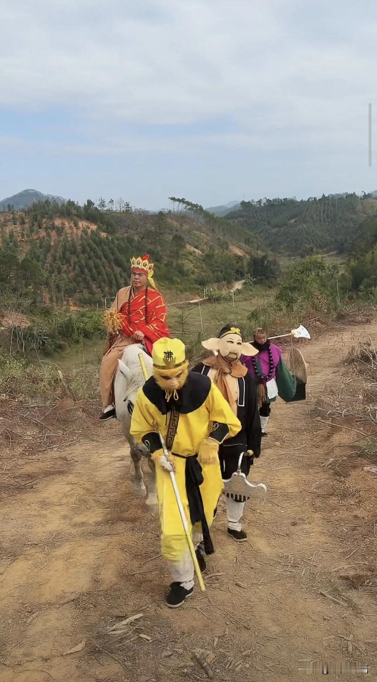 广西老表的赚钱思路就是野！直接组了个西游记团队搞直播，唐僧师徒齐上阵“取经”