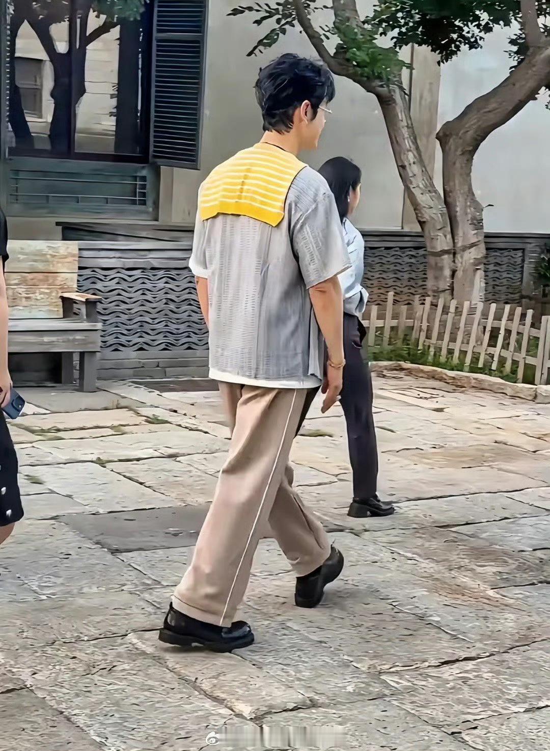 晓明哥最近面相这么慈祥啊​​​