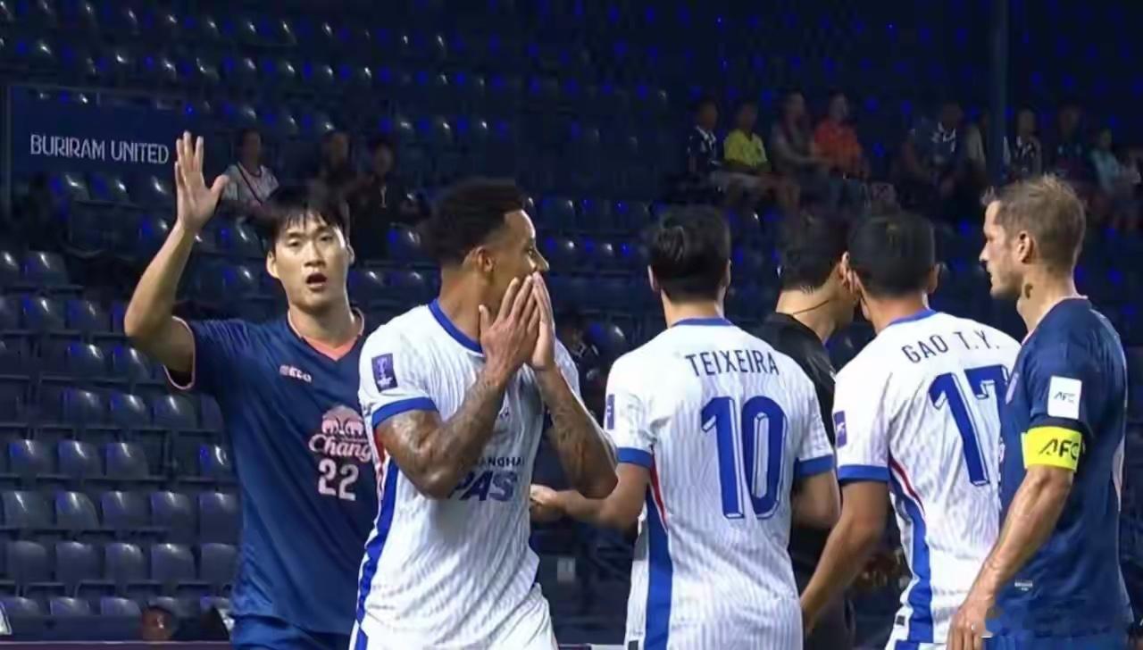 我们来看一下中超联赛的外援情况。中超球队允许5个外援上场，占场上球员的一半，看比