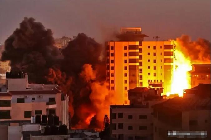 太恐怖了！巴铁总理访华当天，国内突发爆炸袭击，超百人伤亡！歹毒至极！就在夏巴