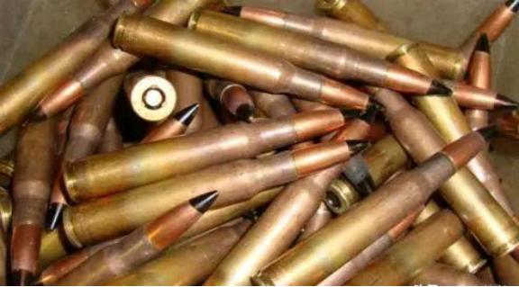 1944年，八路军兵工厂因为缺黄铜，无法生产子弹，一个农民知道后，便来到根据地，