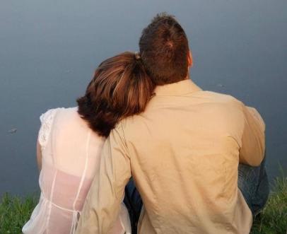 恋爱脑气死人！河南郑州，31岁女儿和00后男友恋爱半年，提出要结婚，父母本来很高