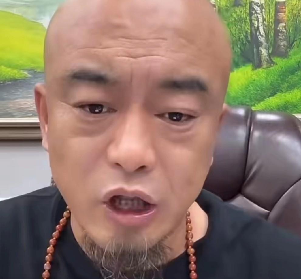 丁老五说谁回归都得跪下，现在是属于老葛的时代！丁老五说老