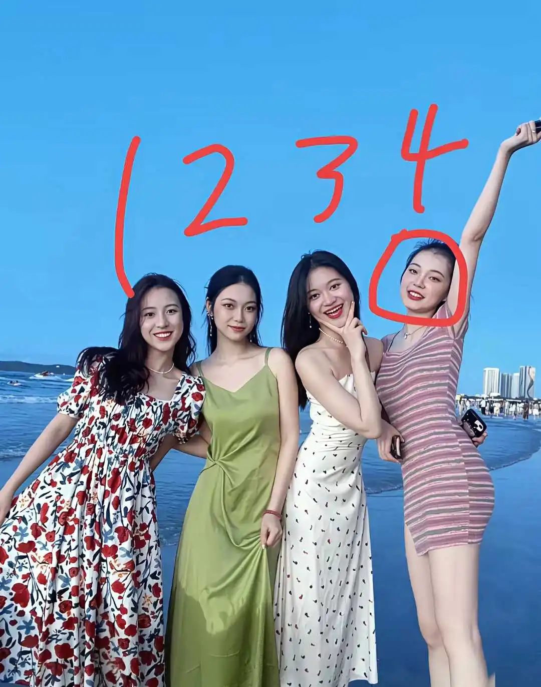 我觉得4号女孩儿最有气质，你们说呢？