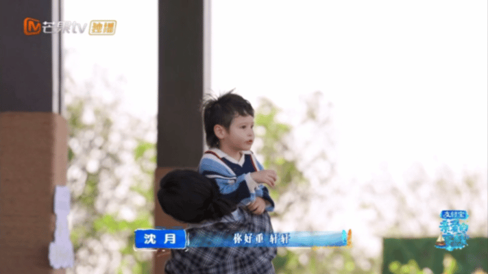 沈月带娃太真实了亲爱的客栈可爱又真实！沈月轻声讲睡前故事，嗓音软萌像电台，娃却越