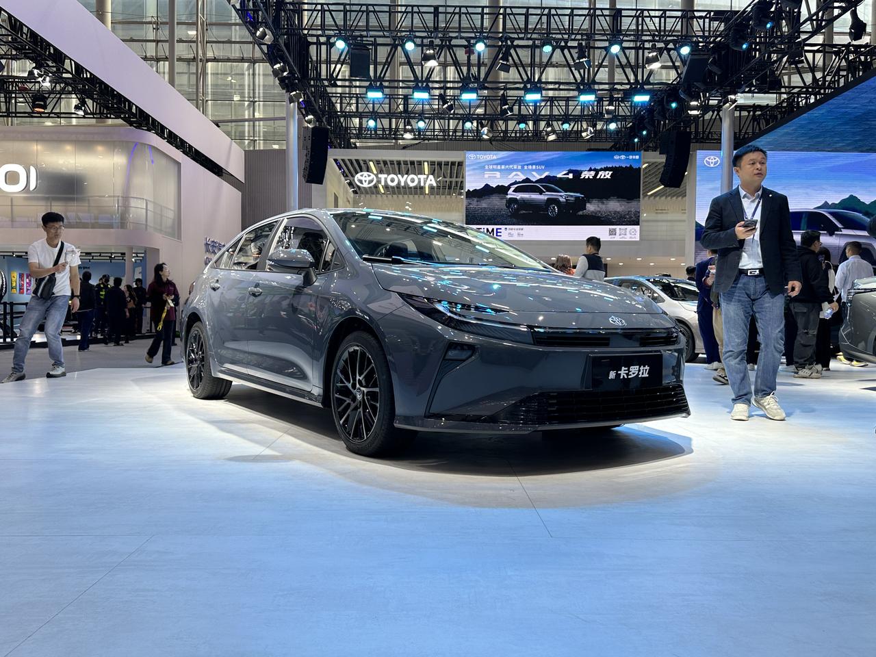 新一代卡罗拉轴距干到2750mm！12月上市[吃瓜]来看看核心亮点：1