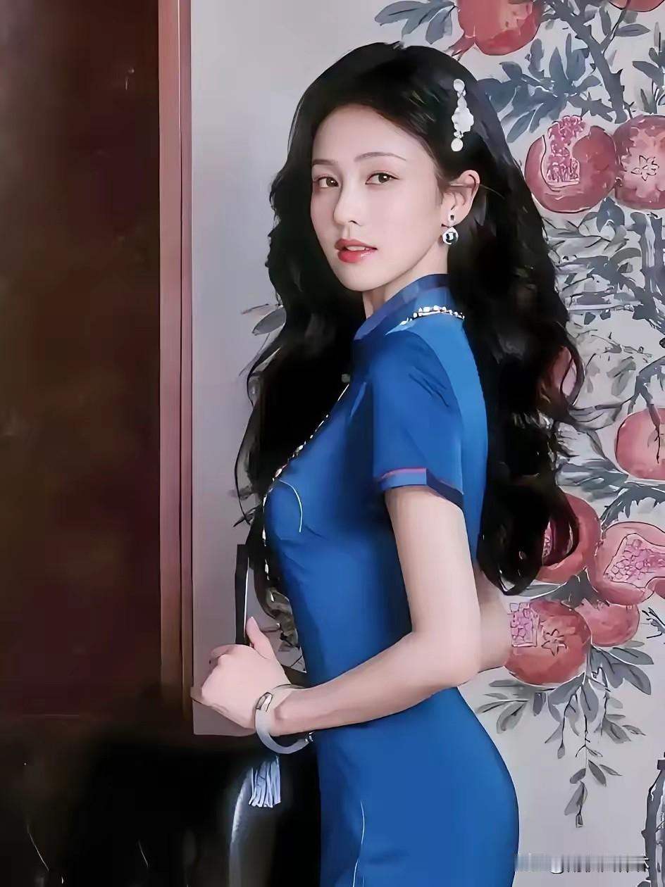 白鹿做的最对的一件事，就是把一场她根本没权力取消的见面会，办成了内娱兜底的天花