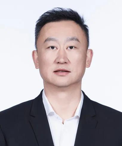 上赛季常规赛还有青岛球迷喊刘维伟下课，现在看来，刘维伟的水平可太高了。刘指导