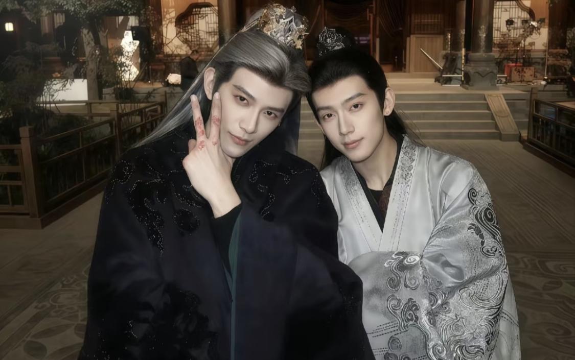 《逐玉》中，疯批有三个，长信王独自拥有二个，一个还血统不纯。你说照谁养不好，