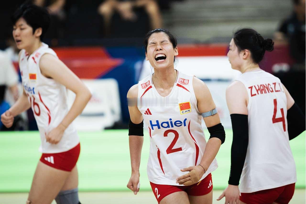 中国女排3-2德国女排中国女排个人得分统计：（简）庄宇珊：27分（57扣23中4