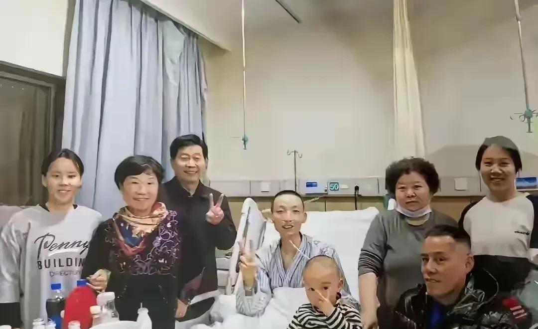 有些评论说，姚策是养子，在法律上拥有和亲子同等的权利，许敏把房子买给他了，就是他
