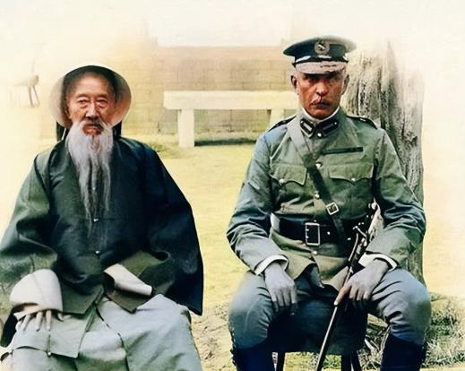 晚清，张之洞让侄子张榛提着一个皮箱，到当铺换200两银子急用！当铺掌柜照例打开箱