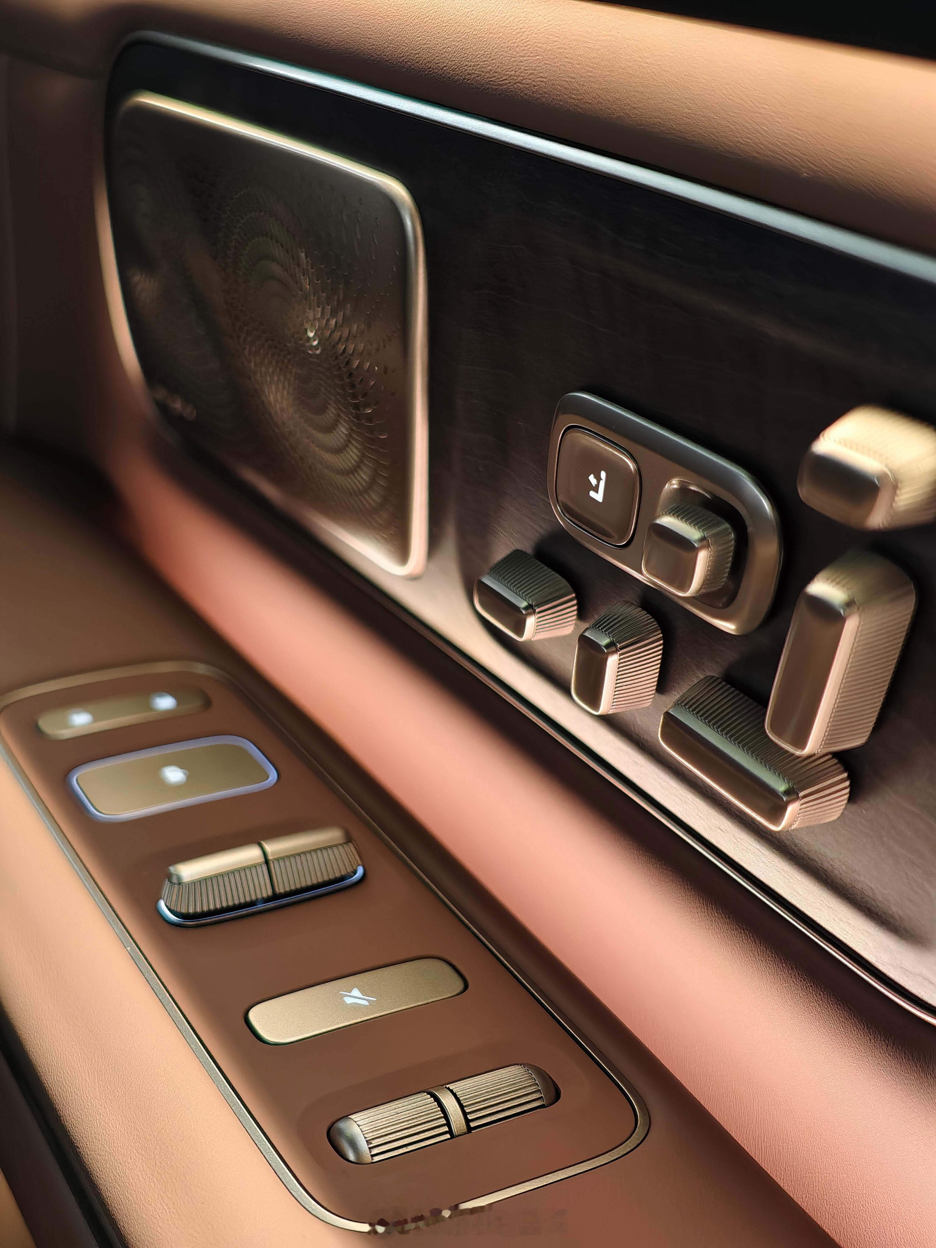 蔚来ES9看了看确实是中国汽车内饰设计的巅峰确实顶..太顶了很难不心动