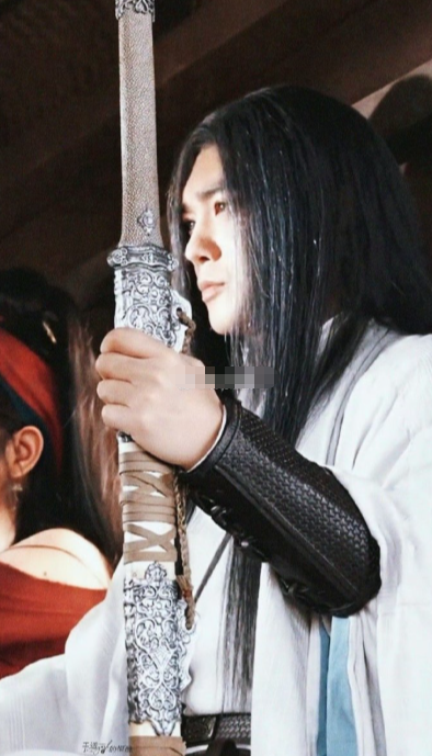 仅仅是几个镜头，就已经勾勒出玉面鬼鲜明的个性。他像一柄华丽而危险的剑，不知道下一