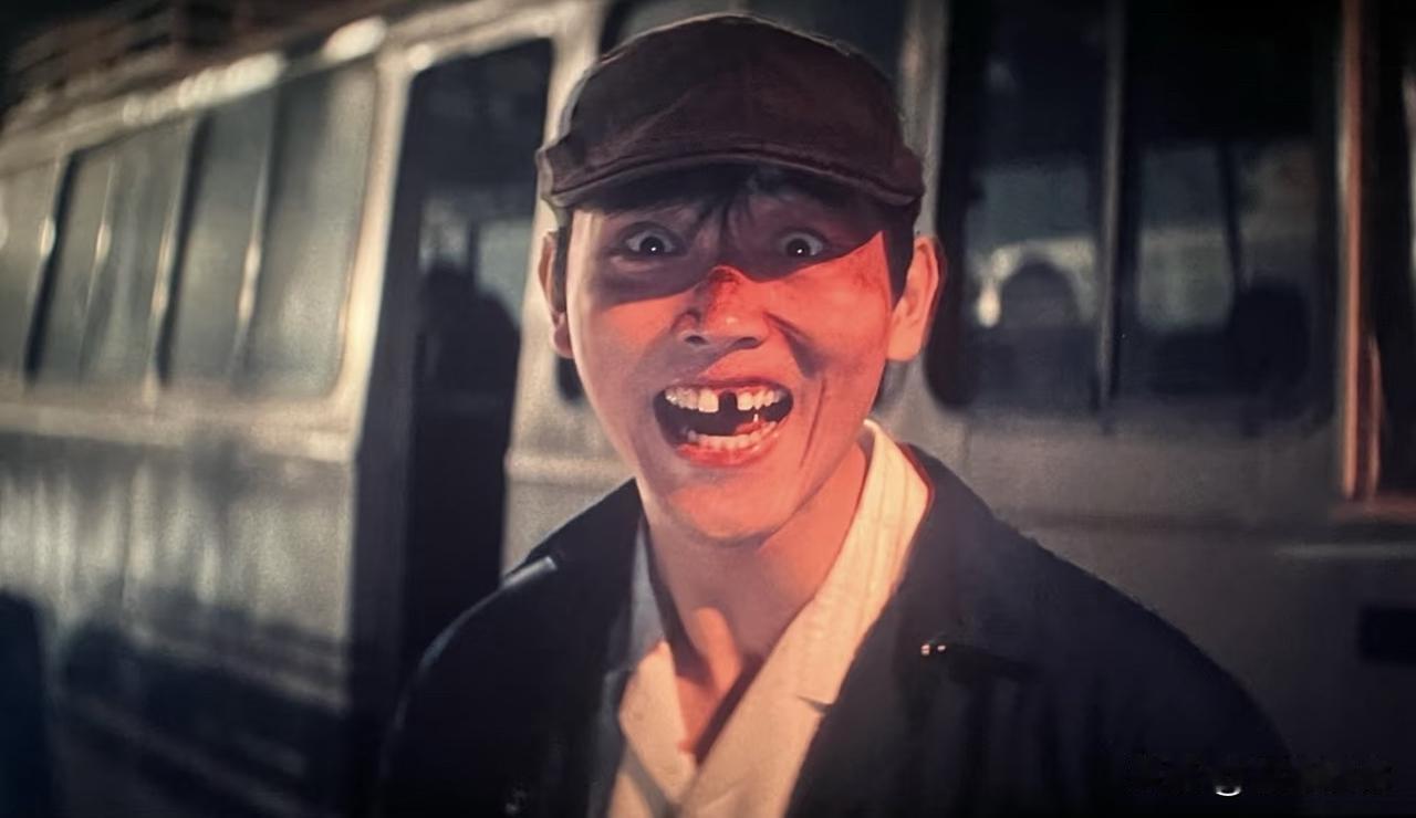 能明显感觉到导演偏爱陈飞宇，给了他大量怼脸特写，把爆发戏的表演空间全都留给这个角